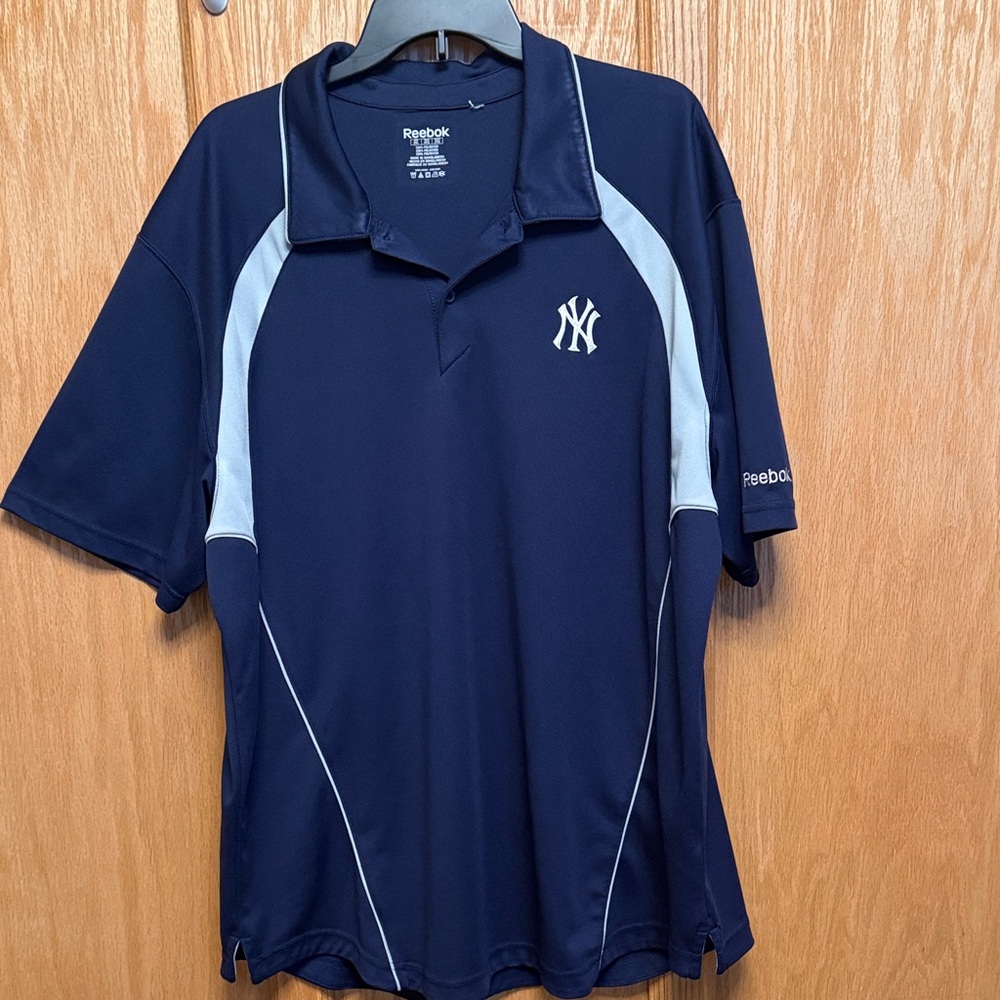 Reebok Men's New York Yankees Dark Blue Polo with Gray Accents. 2XL